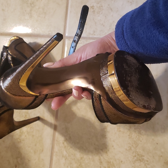 BCBG Maxazria heels size 5.5 - Picture 2 of 3